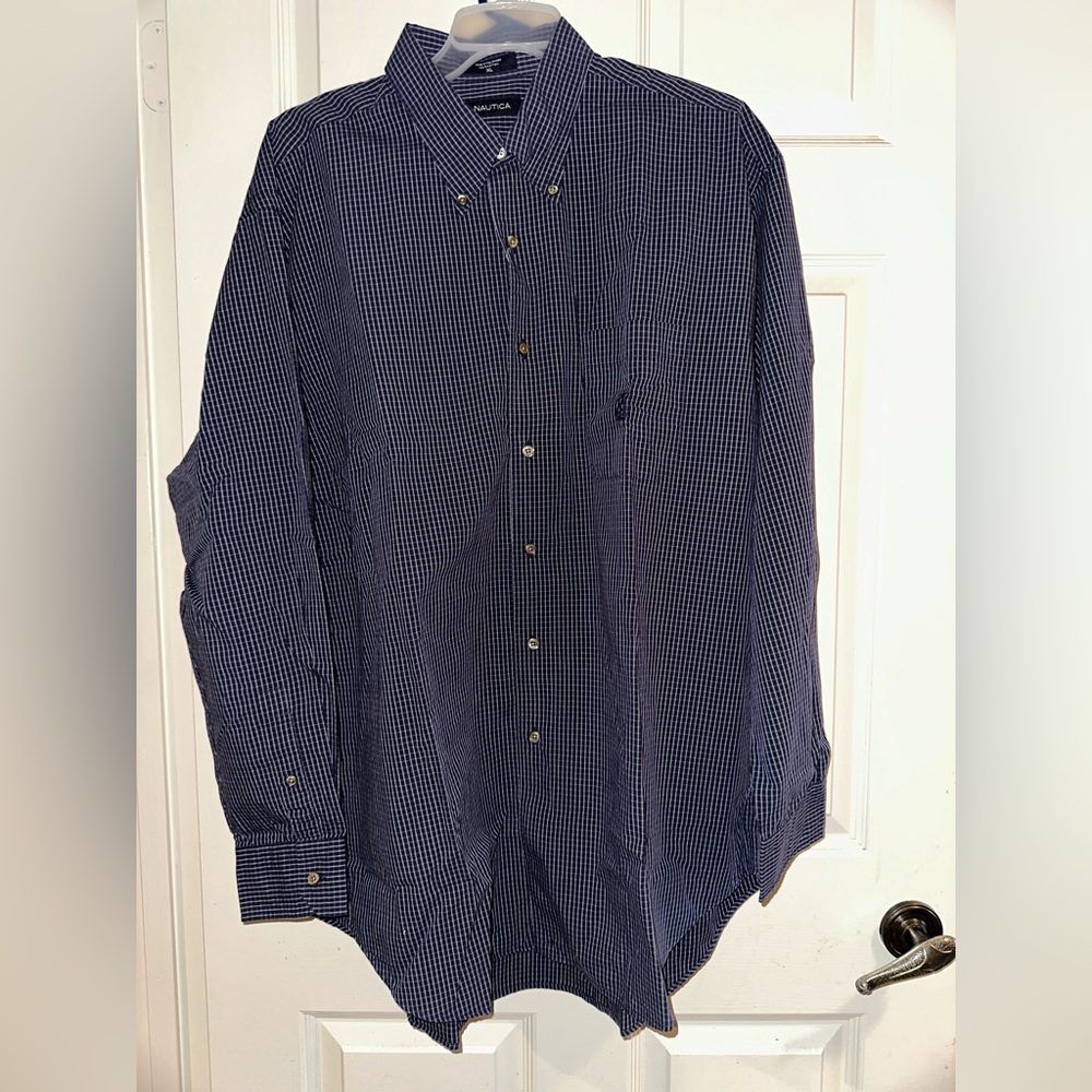 BNWT NAUTICA MEN BUTTON UP DRESS SHIRT